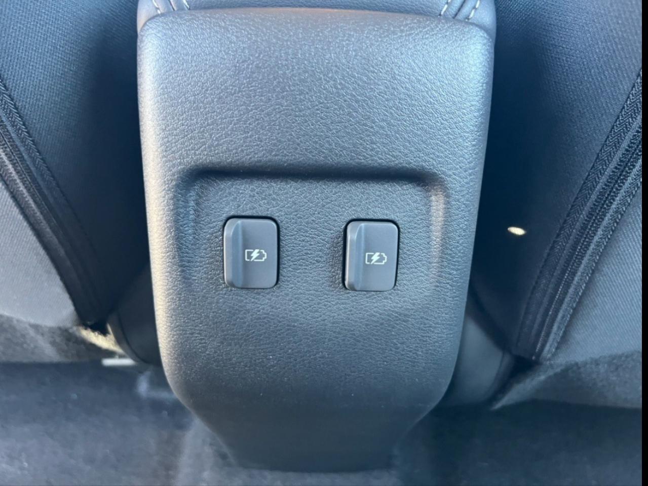 2025 Nissan Kicks Play SV FWD Photo