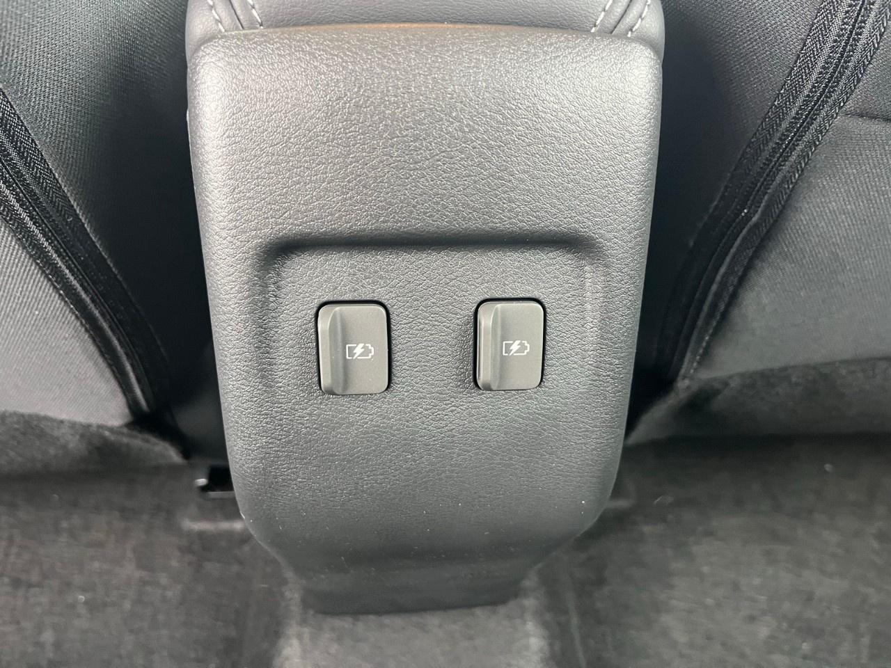 2025 Nissan Kicks Play SV FWD Photo