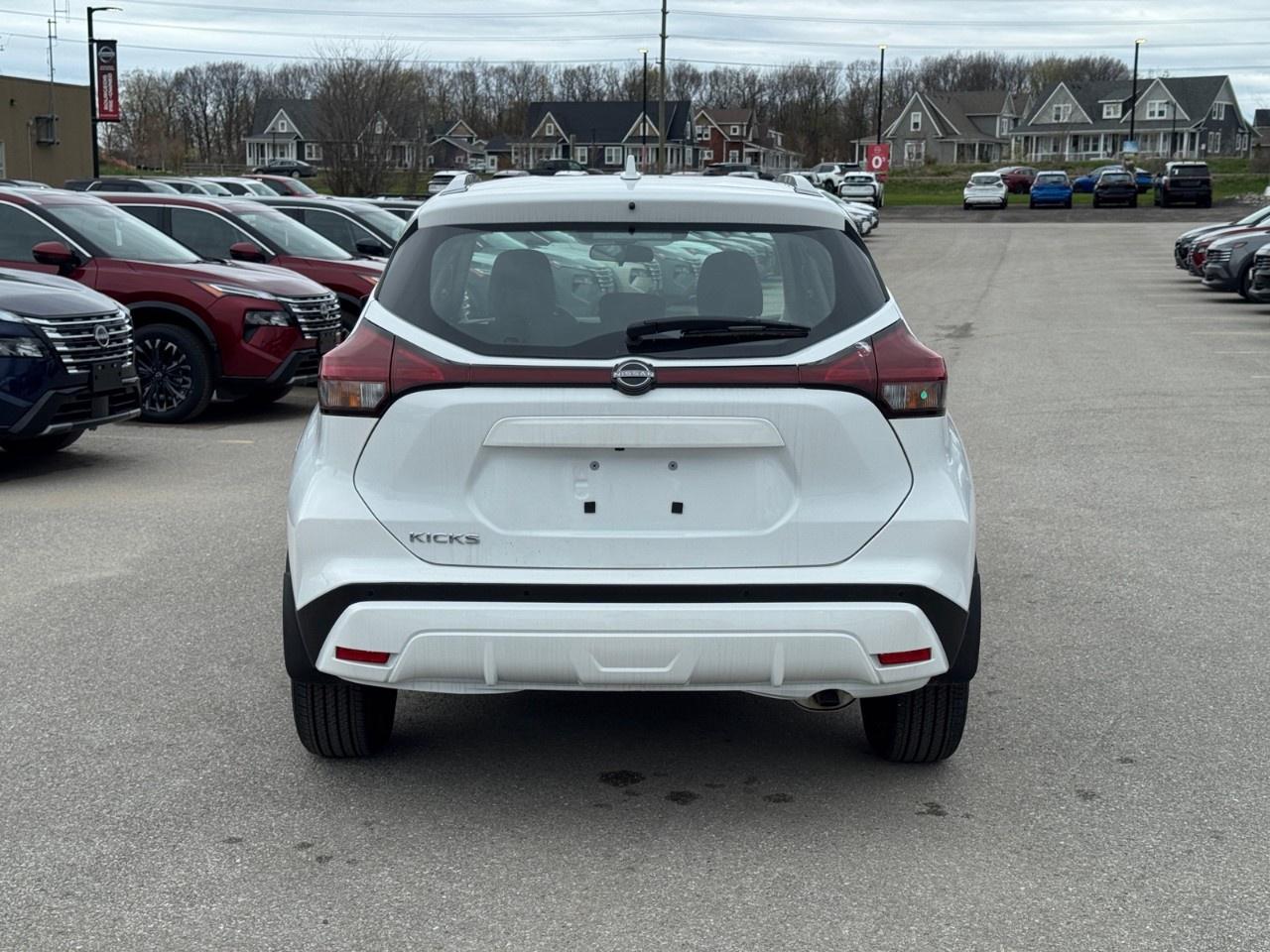 2025 Nissan Kicks Play SV FWD Photo