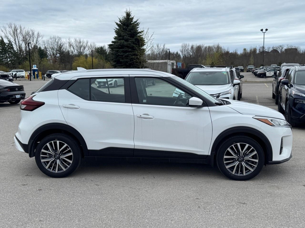 2025 Nissan Kicks Play SV FWD Photo