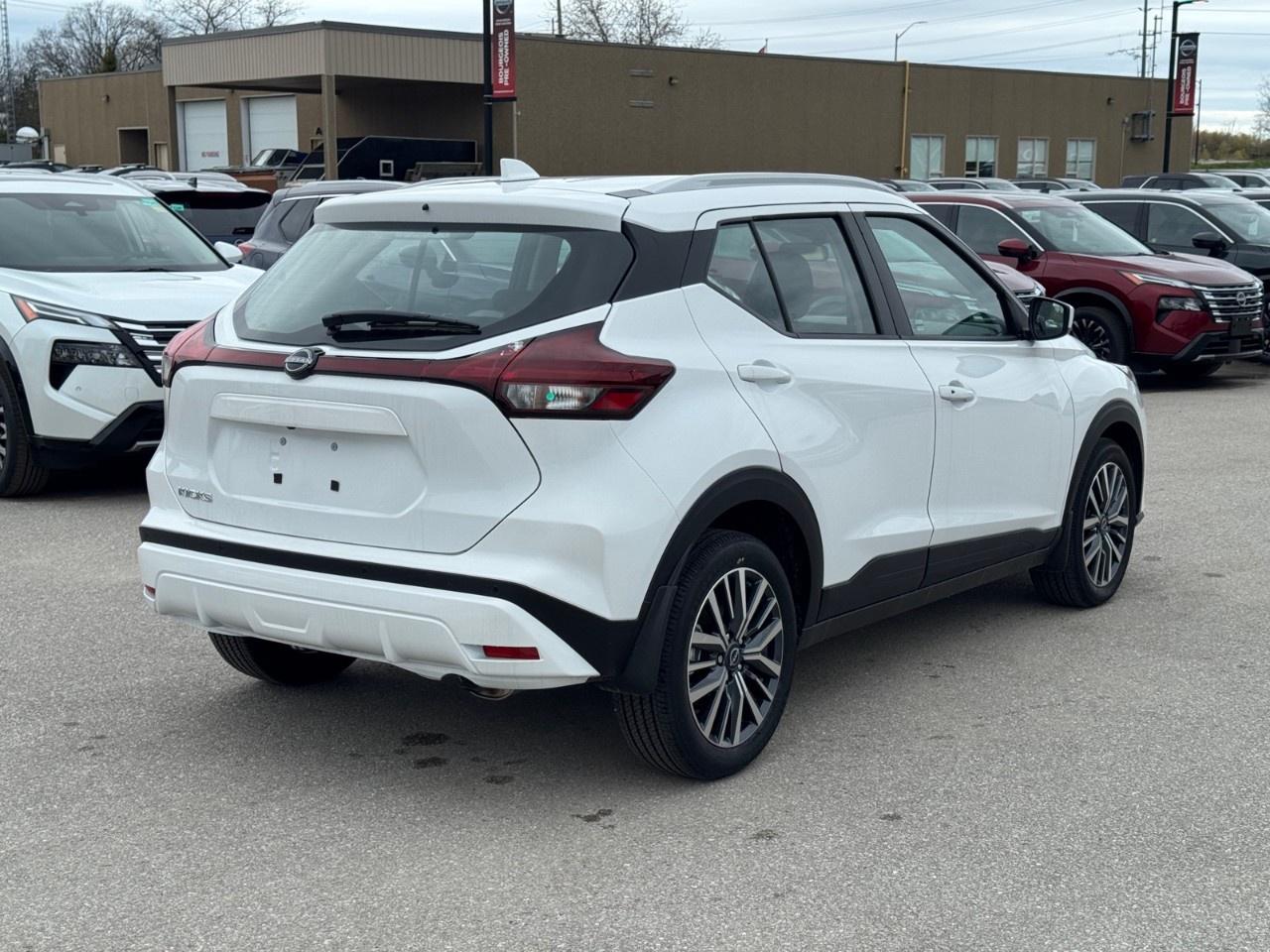2025 Nissan Kicks Play SV FWD Photo2