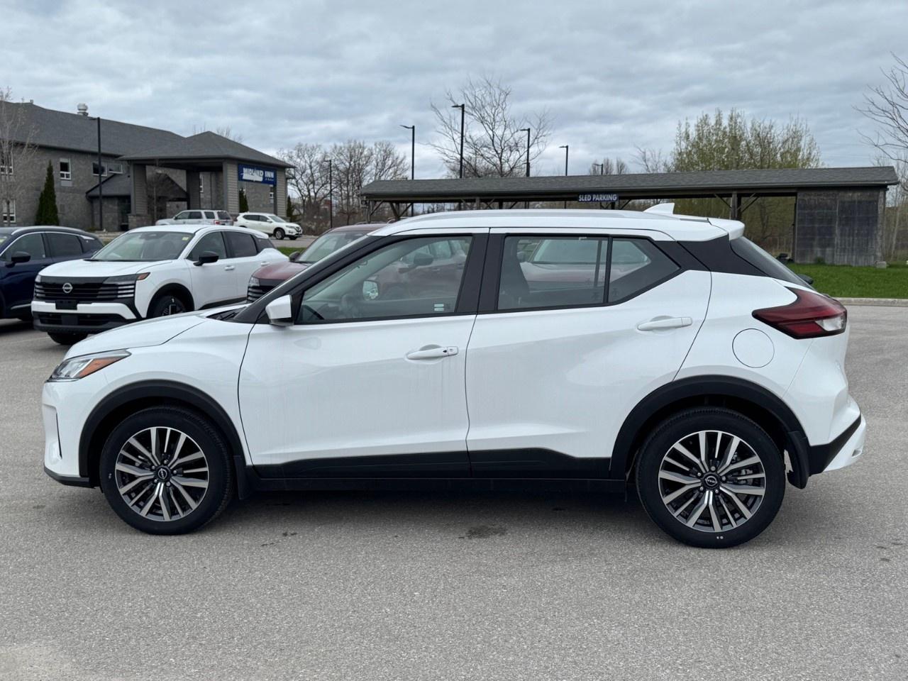 2025 Nissan Kicks Play SV FWD Photo