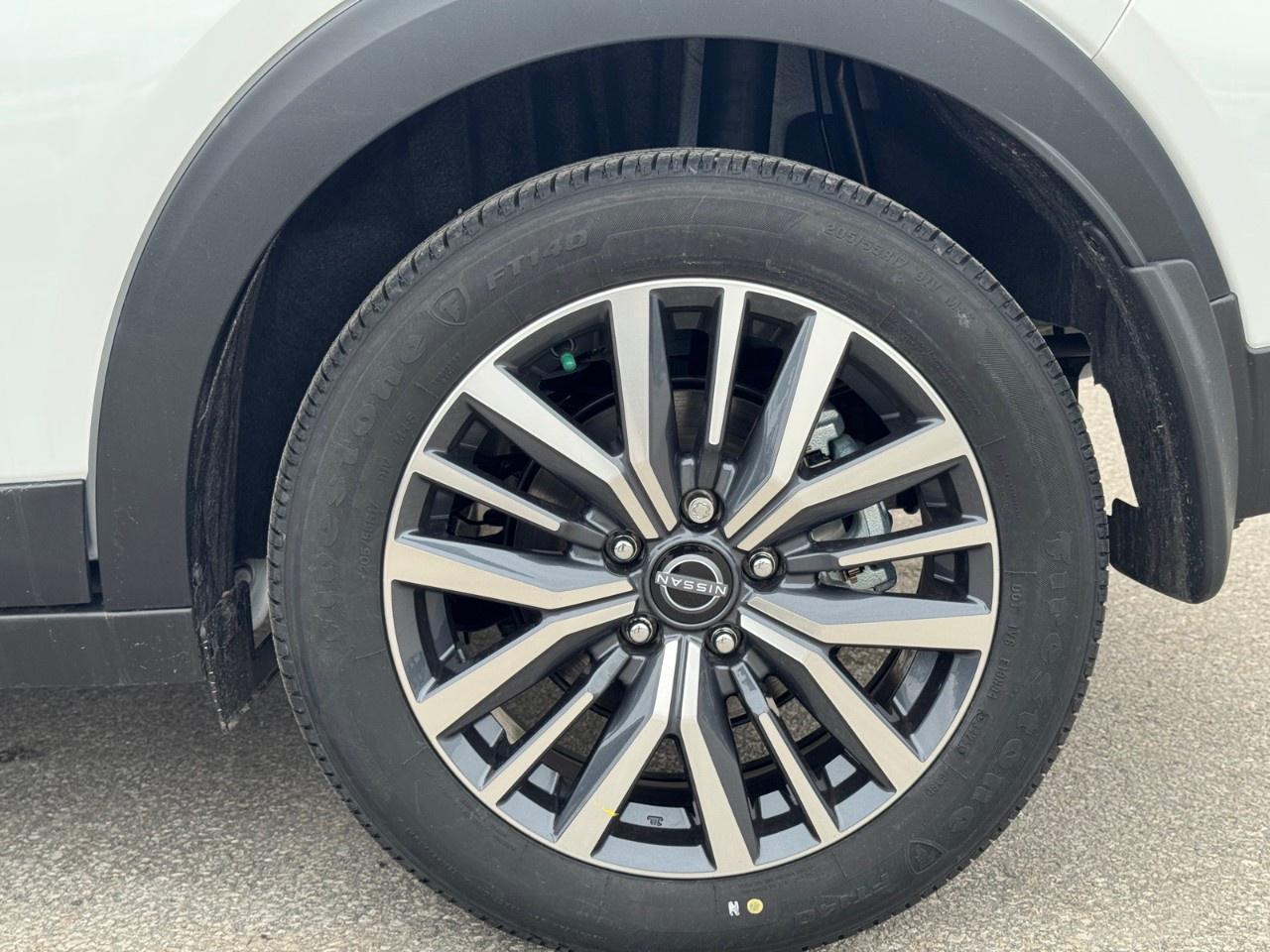 2025 Nissan Kicks Play SV FWD Photo
