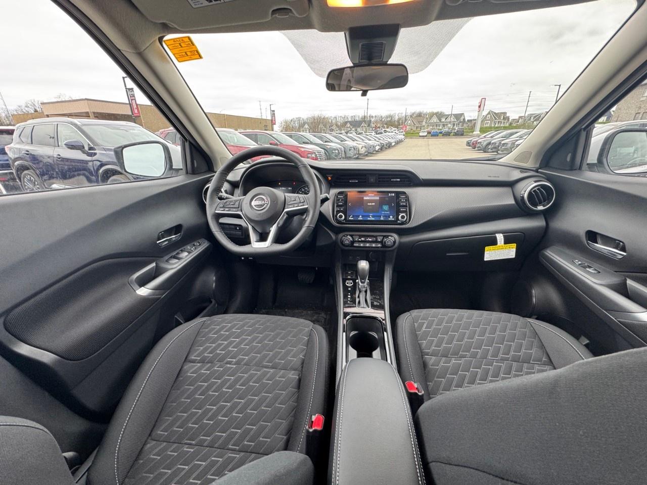 2025 Nissan Kicks Play SV FWD Photo