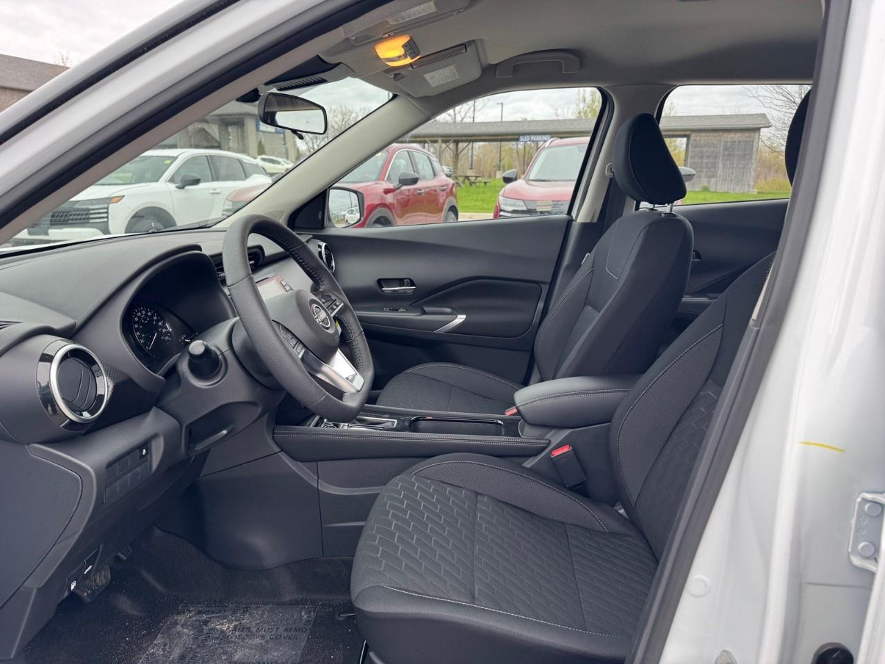 2025 Nissan Kicks Play SV FWD Photo