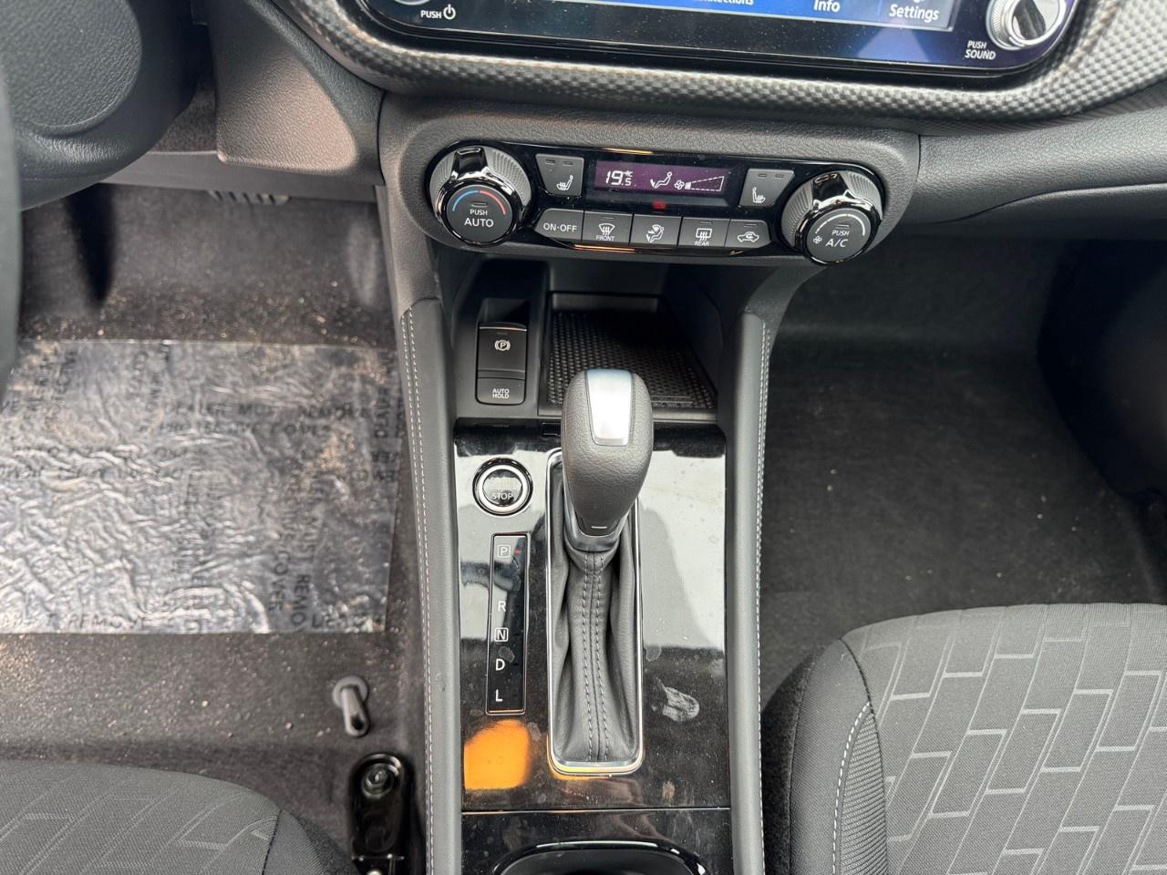 2025 Nissan Kicks Play SV FWD Photo