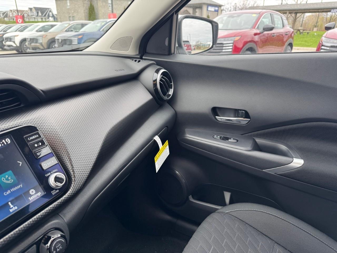2025 Nissan Kicks Play SV FWD Photo