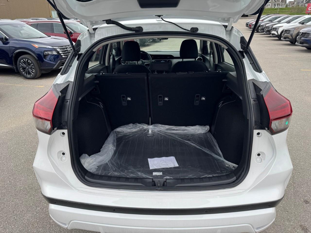 2025 Nissan Kicks Play SV FWD Photo