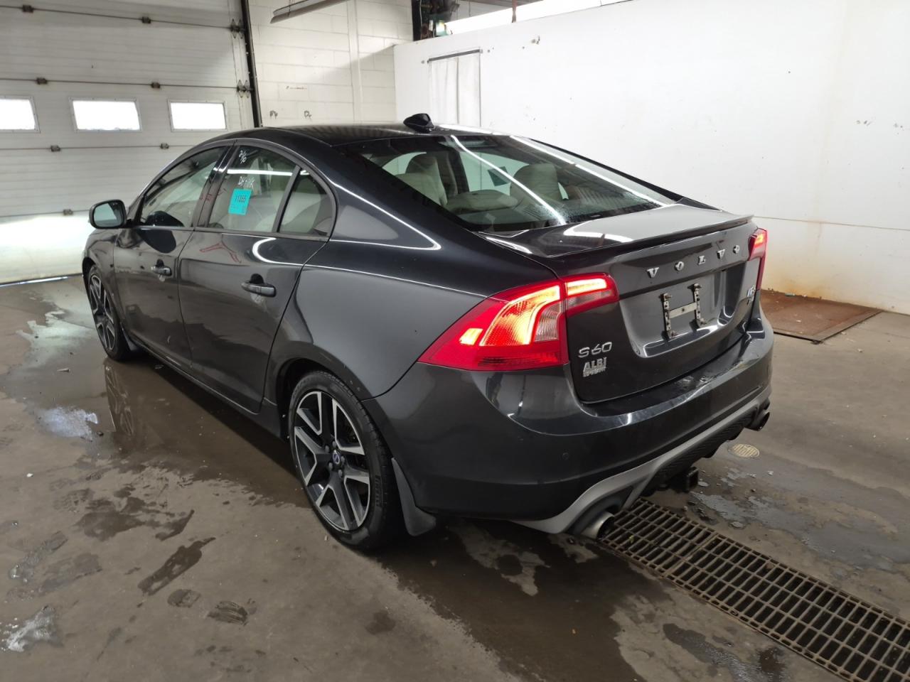 2018 Volvo S60 DYNAMIC AWD | T6 | NO ACCIDENTS | NAV | LTHR | SUNROOF Photo