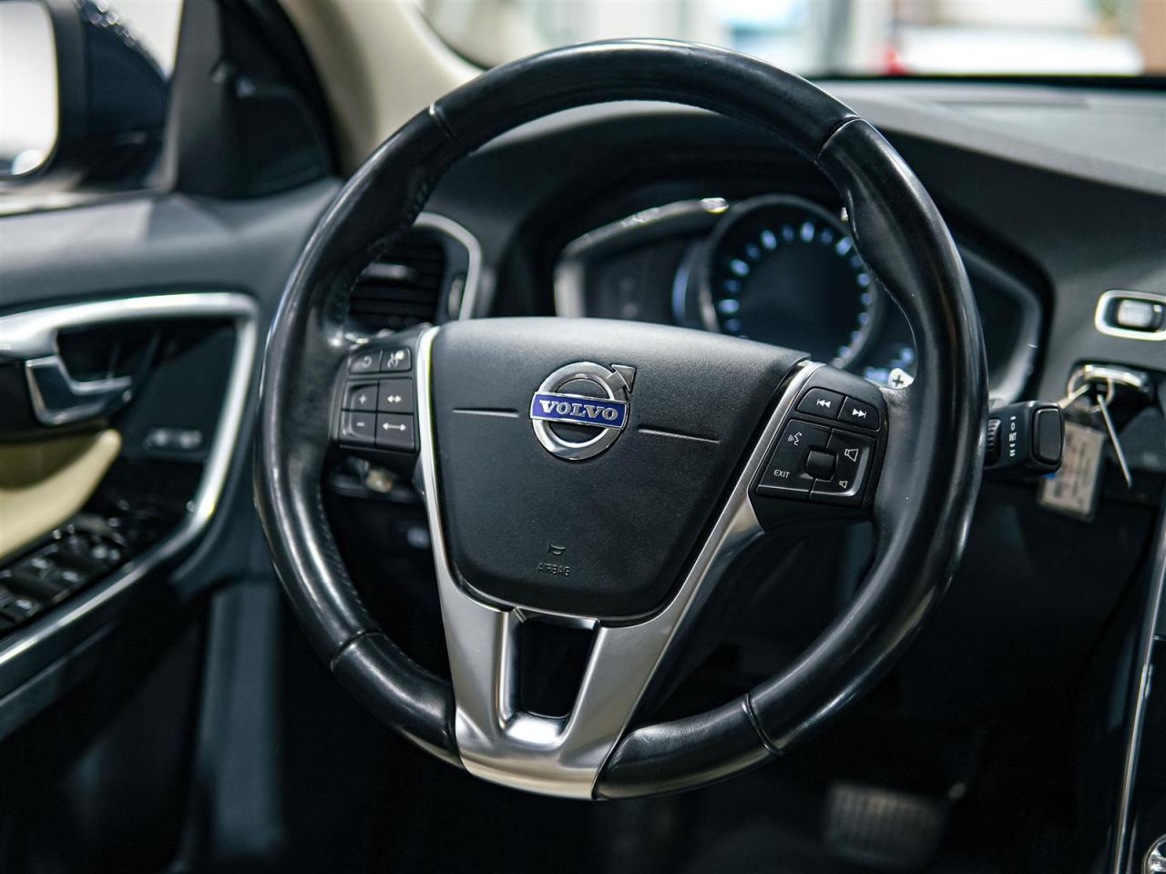 2018 Volvo S60 DYNAMIC AWD | T6 | NO ACCIDENTS | NAV | LTHR | SUNROOF Photo