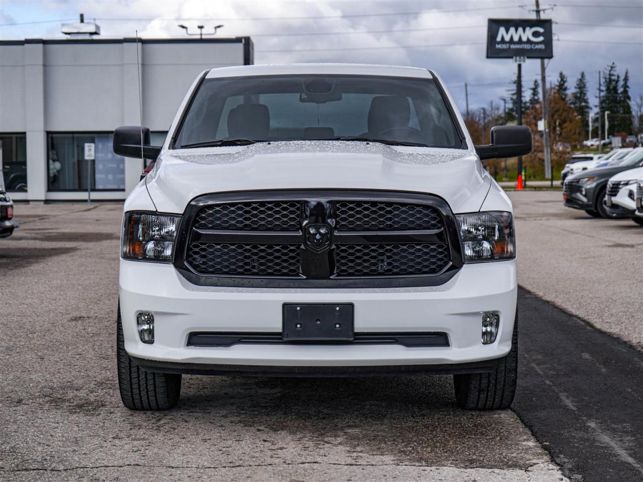 2023 RAM 1500 Classic EXPRESS CREW CAB 4X4 | 5.7 HEMI V8 | NIGHT PKG | SUBZERO PKG | SOUND PKG Photo2
