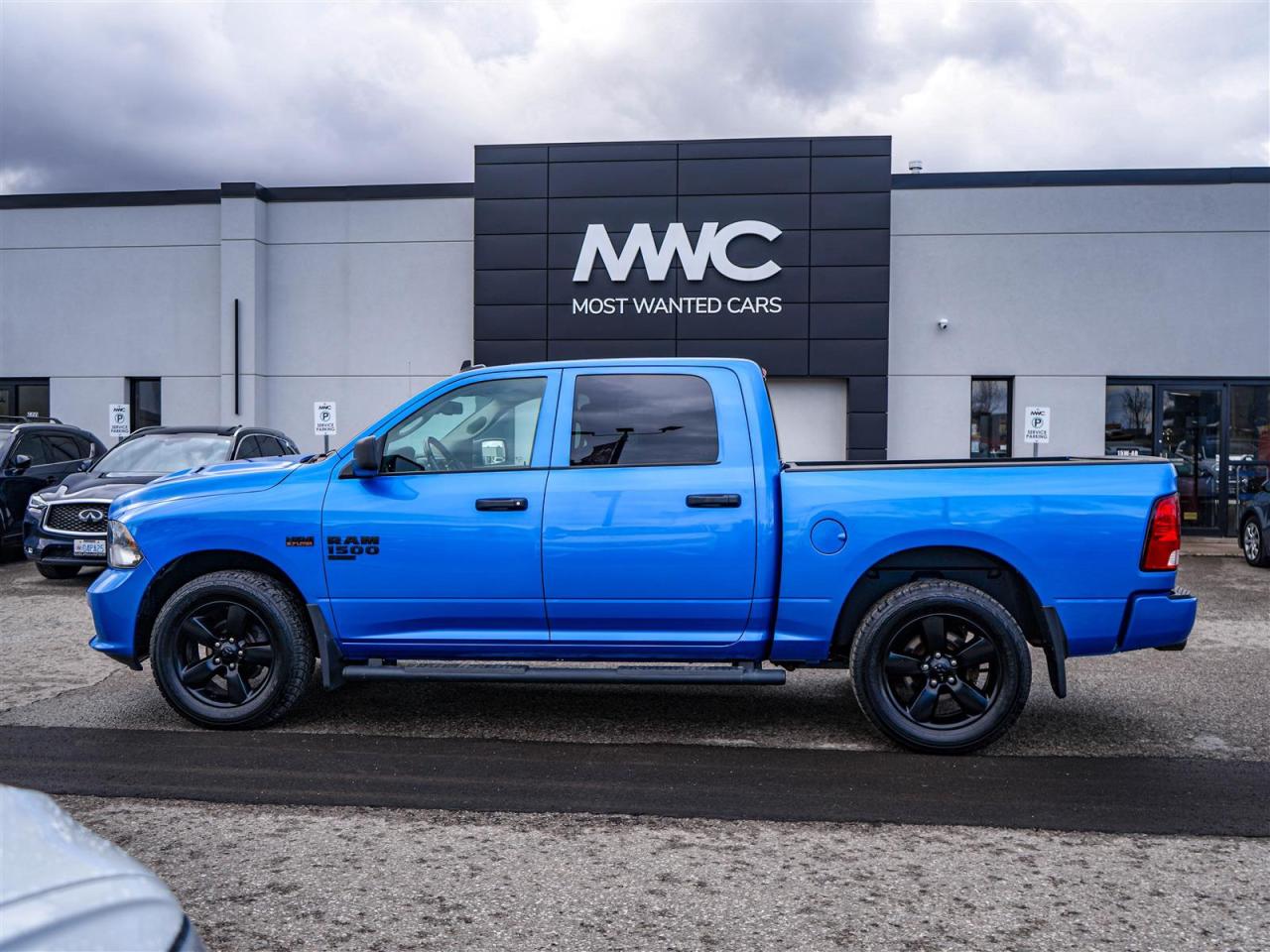 2022 RAM 1500 Classic EXPRESS CREW CAB 4X4 | 5.7L HEMI V8 | NIGHT PKG | SUB ZERO PKG Photo