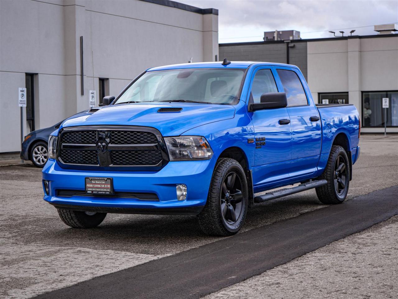 2022 RAM 1500 Classic EXPRESS CREW CAB 4X4 | 5.7L HEMI V8 | NIGHT PKG | SUB ZERO PKG Photo