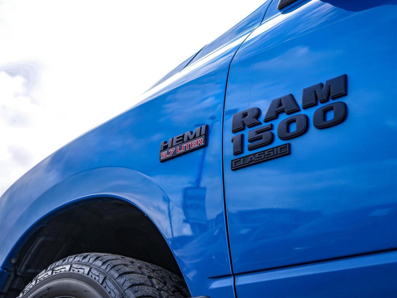 2022 RAM 1500 Classic EXPRESS CREW CAB 4X4 | 5.7L HEMI V8 | NIGHT PKG | SUB ZERO PKG Photo