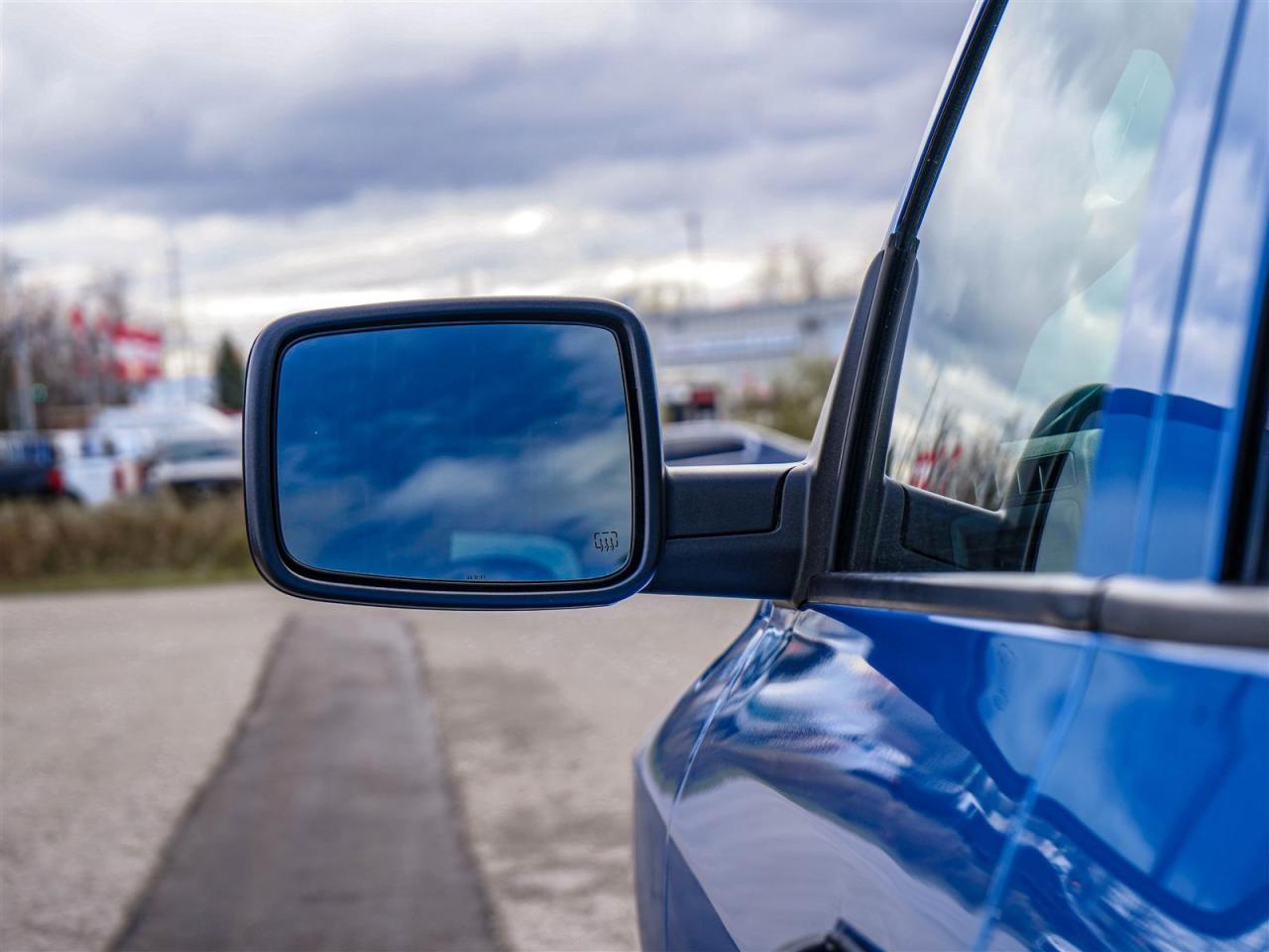 2022 RAM 1500 Classic EXPRESS CREW CAB 4X4 | 5.7L HEMI V8 | NIGHT PKG | SUB ZERO PKG Photo