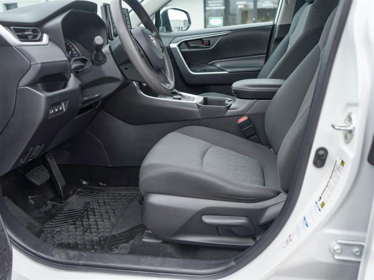 2022 Toyota RAV4 HYBRID LE AWD | NO ACCIDENTS | 10 SERVICE RECORDS Photo