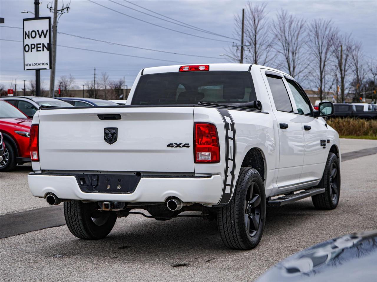 2019 RAM 1500 Classic EXPRESS CREW CAB 4X4 | 5.7 HEMI V8 | NO ACCIDENTS Photo