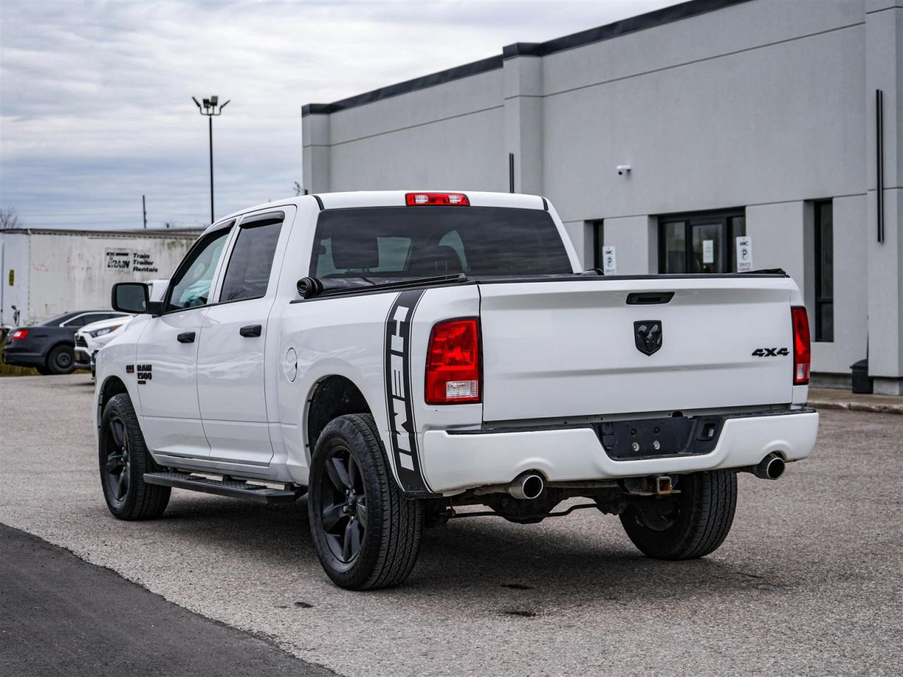 2019 RAM 1500 Classic EXPRESS CREW CAB 4X4 | 5.7 HEMI V8 | NO ACCIDENTS Photo