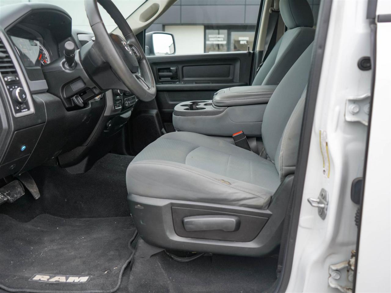 2019 RAM 1500 Classic EXPRESS CREW CAB 4X4 | 5.7 HEMI V8 | NO ACCIDENTS Photo