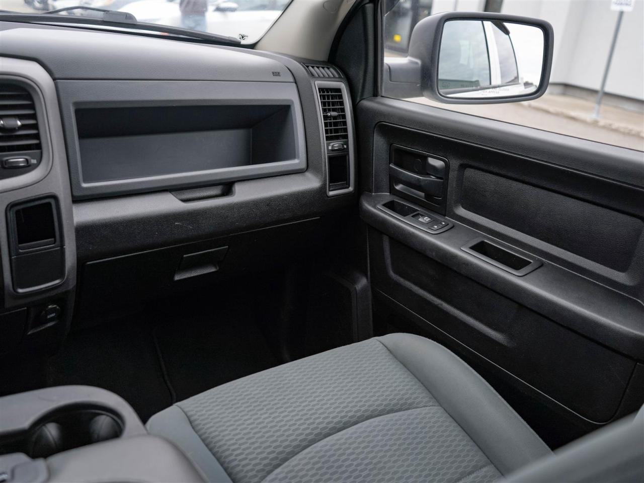 2019 RAM 1500 Classic EXPRESS CREW CAB 4X4 | 5.7 HEMI V8 | NO ACCIDENTS Photo