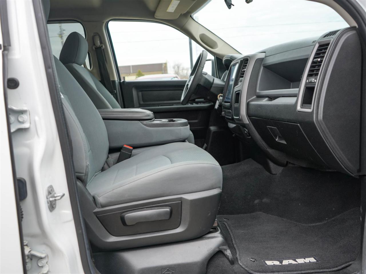 2019 RAM 1500 Classic EXPRESS CREW CAB 4X4 | 5.7 HEMI V8 | NO ACCIDENTS Photo