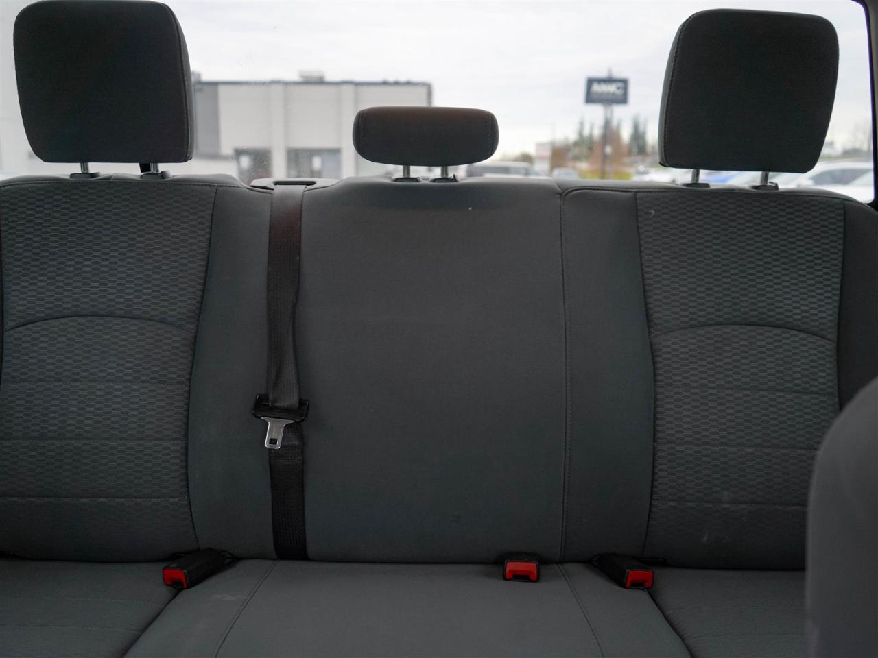 2019 RAM 1500 Classic EXPRESS CREW CAB 4X4 | 5.7 HEMI V8 | NO ACCIDENTS Photo