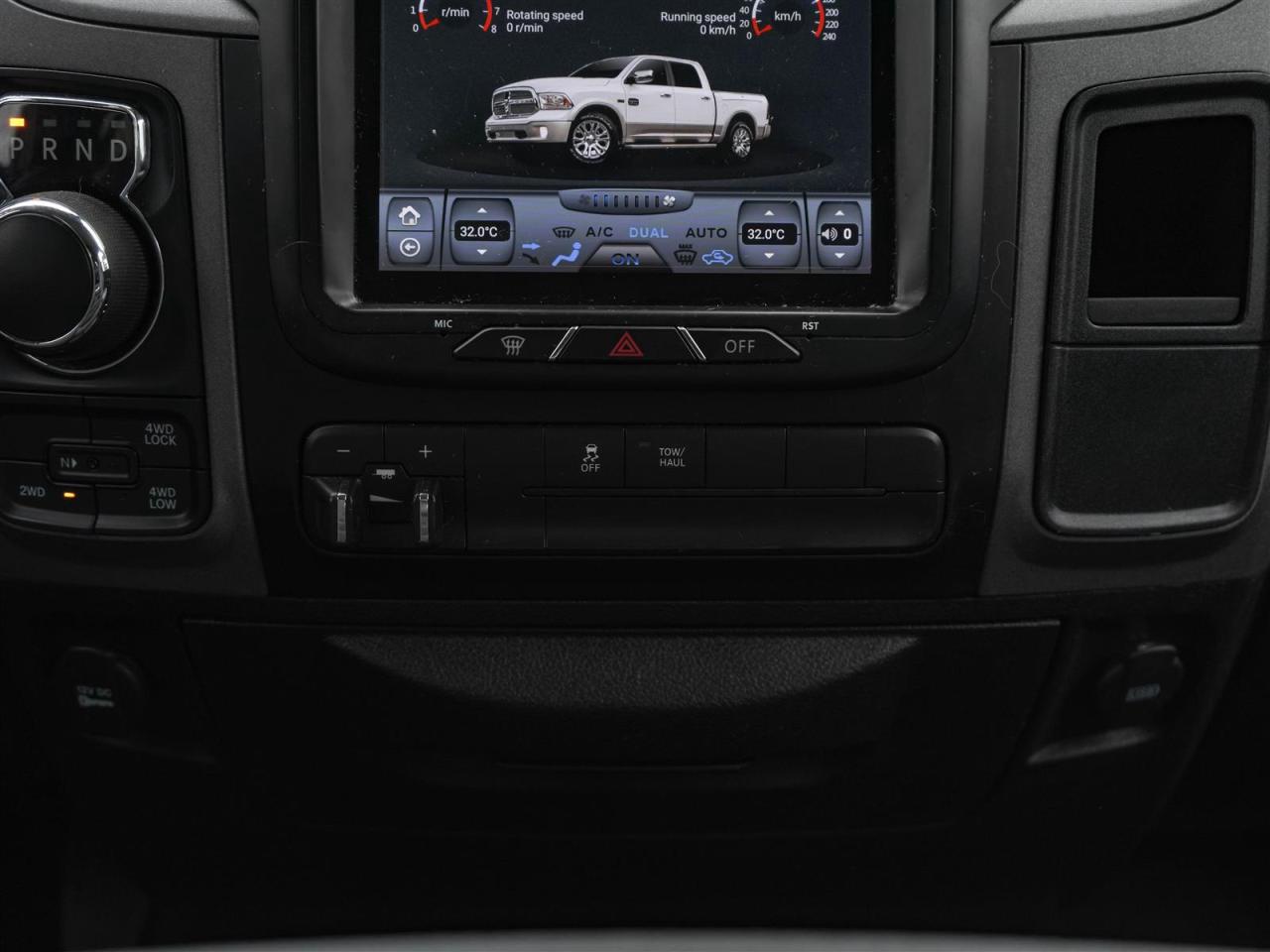 2019 RAM 1500 Classic EXPRESS CREW CAB 4X4 | 5.7 HEMI V8 | NO ACCIDENTS Photo