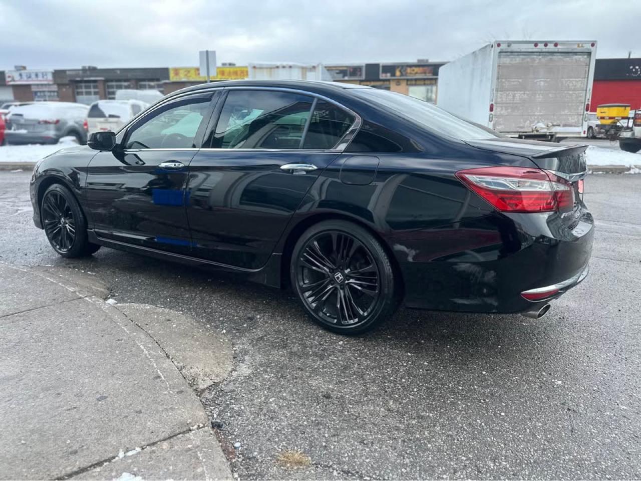 2017 Honda Accord Touring V6 Photo