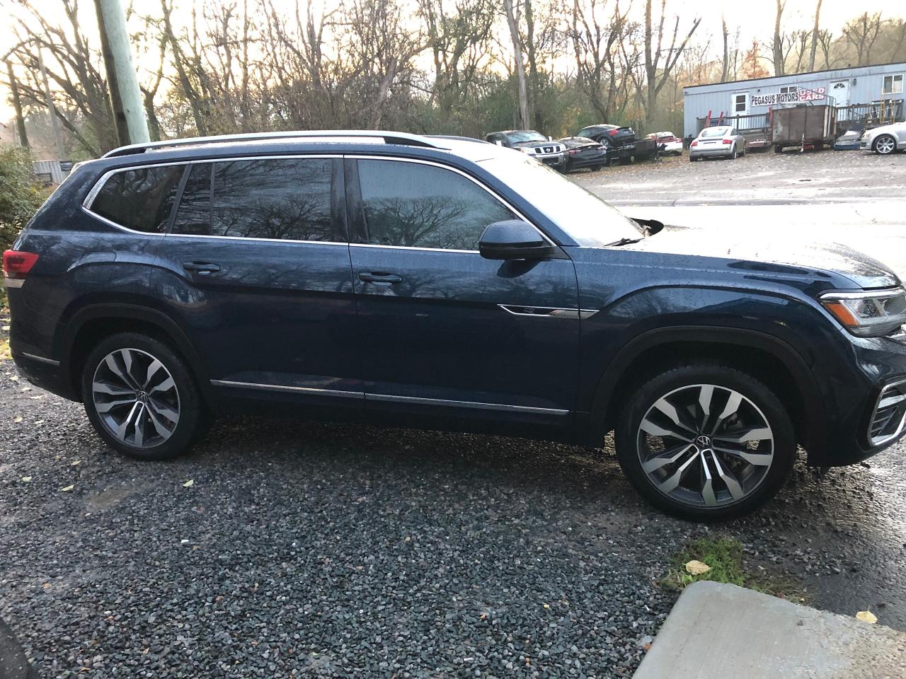 2022 Volkswagen Atlas Execline R Photo3