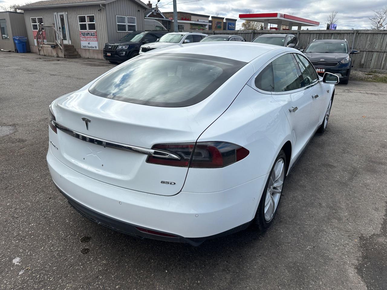 2016 Tesla Model S 85D, 35KMS, NO ACCIDENTS, FREE SUPERCHARGING, CERT - Photo #5