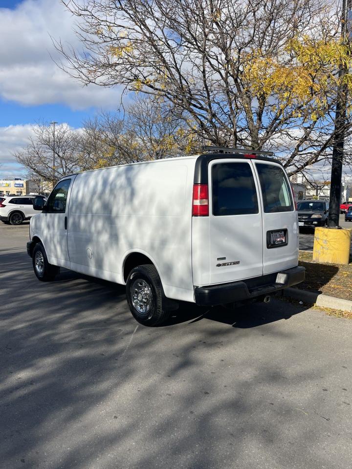 2011 Chevrolet Express Cargo Van 3500 1 TON   ONLY 171,000 KMS Photo