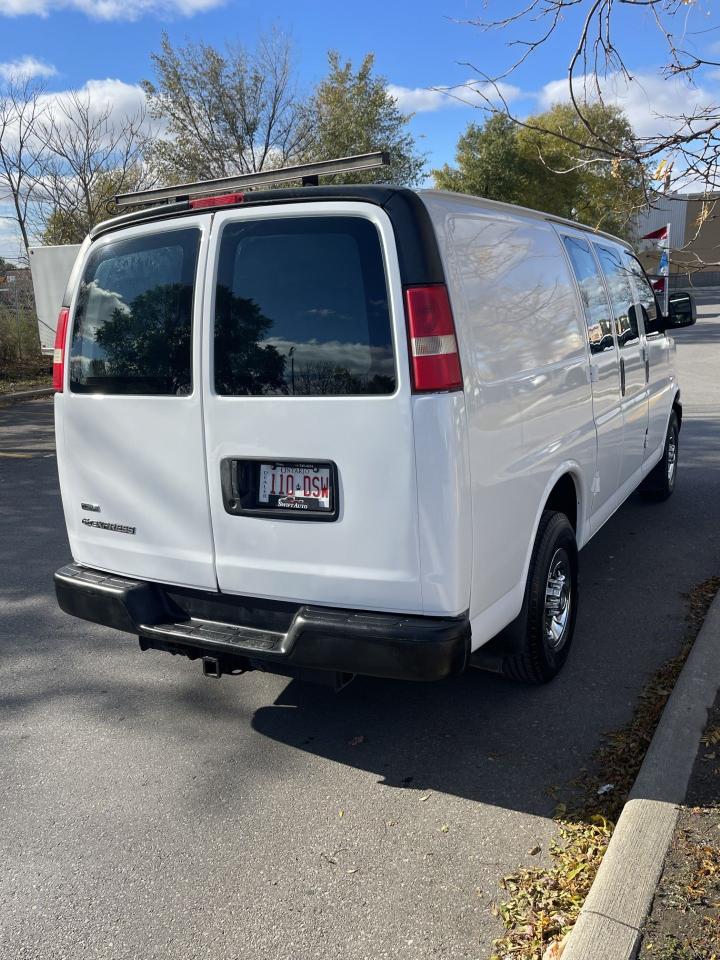 2011 Chevrolet Express Cargo Van 3500 1 TON   ONLY 171,000 KMS Photo3