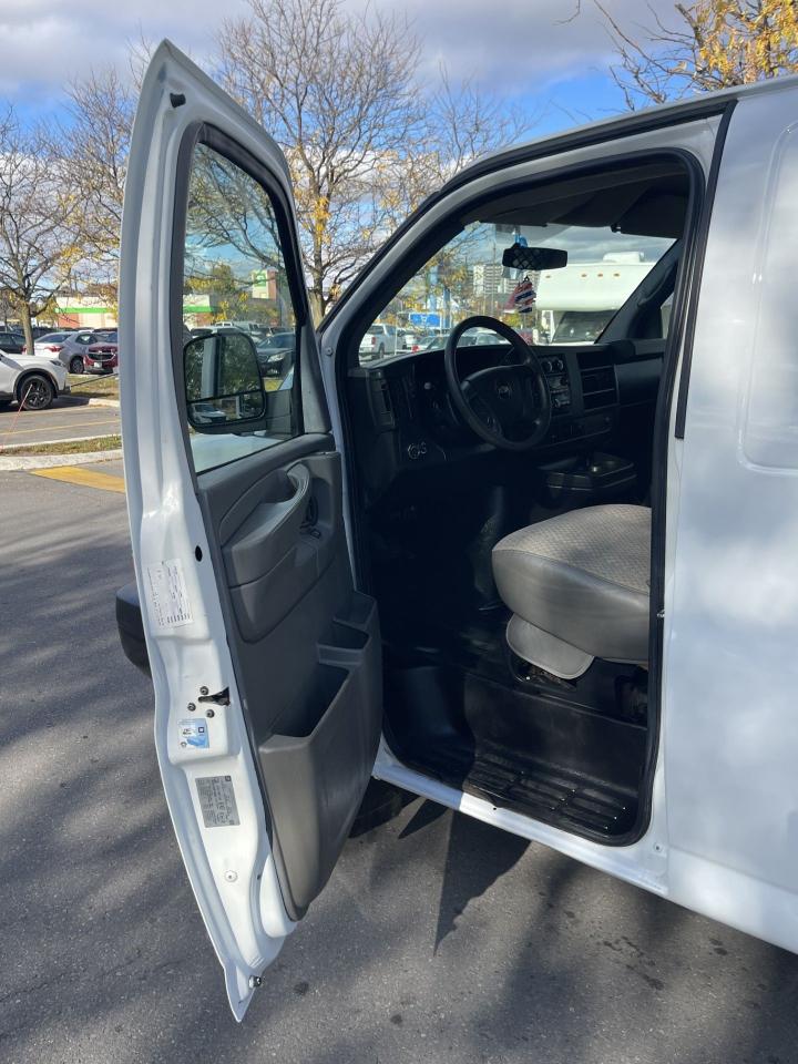 2011 Chevrolet Express Cargo Van 3500 1 TON   ONLY 171,000 KMS Photo