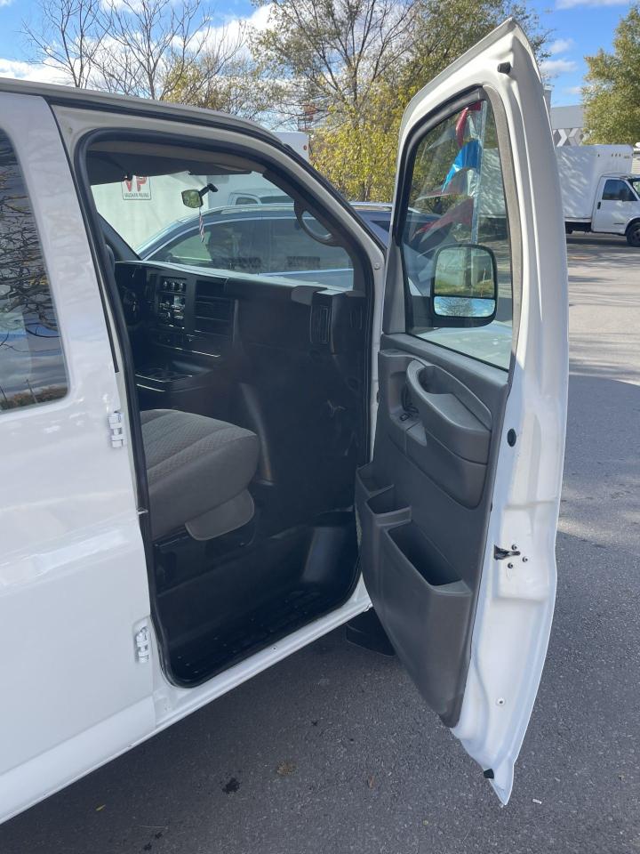 2011 Chevrolet Express Cargo Van 3500 1 TON   ONLY 171,000 KMS Photo