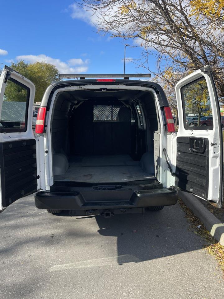 2011 Chevrolet Express Cargo Van 3500 1 TON   ONLY 171,000 KMS Photo