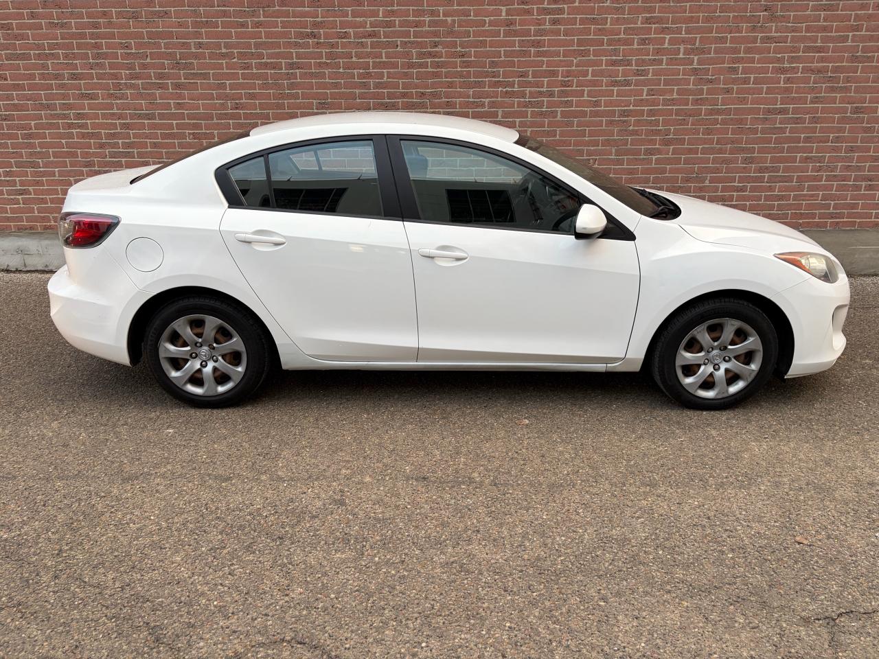 2012 Mazda MAZDA3 GX Photo3