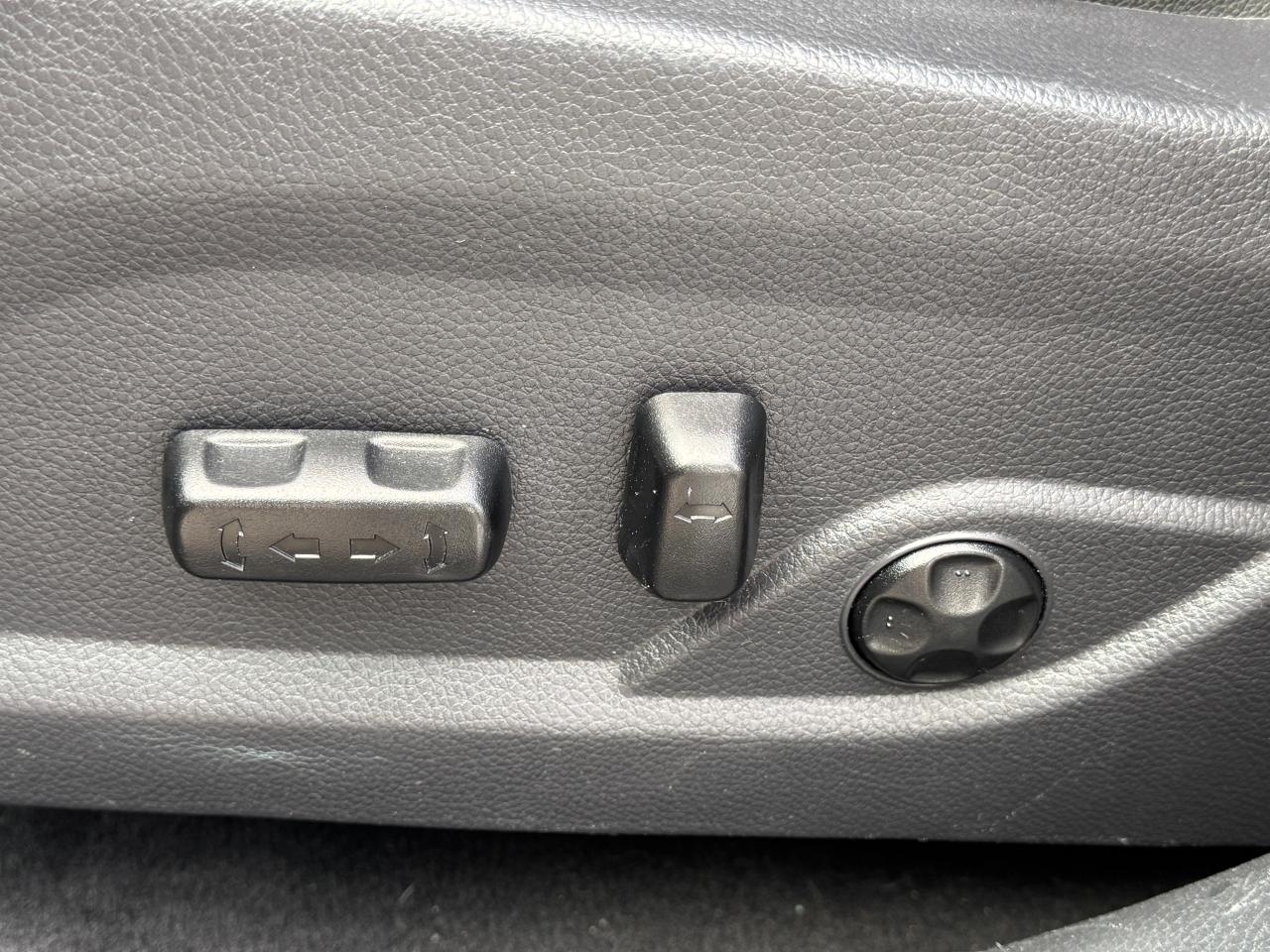 2018 Hyundai Santa Fe Sport SE AWD+New Brakes+Leather+Roof+CLEAN CARFAX Photo92