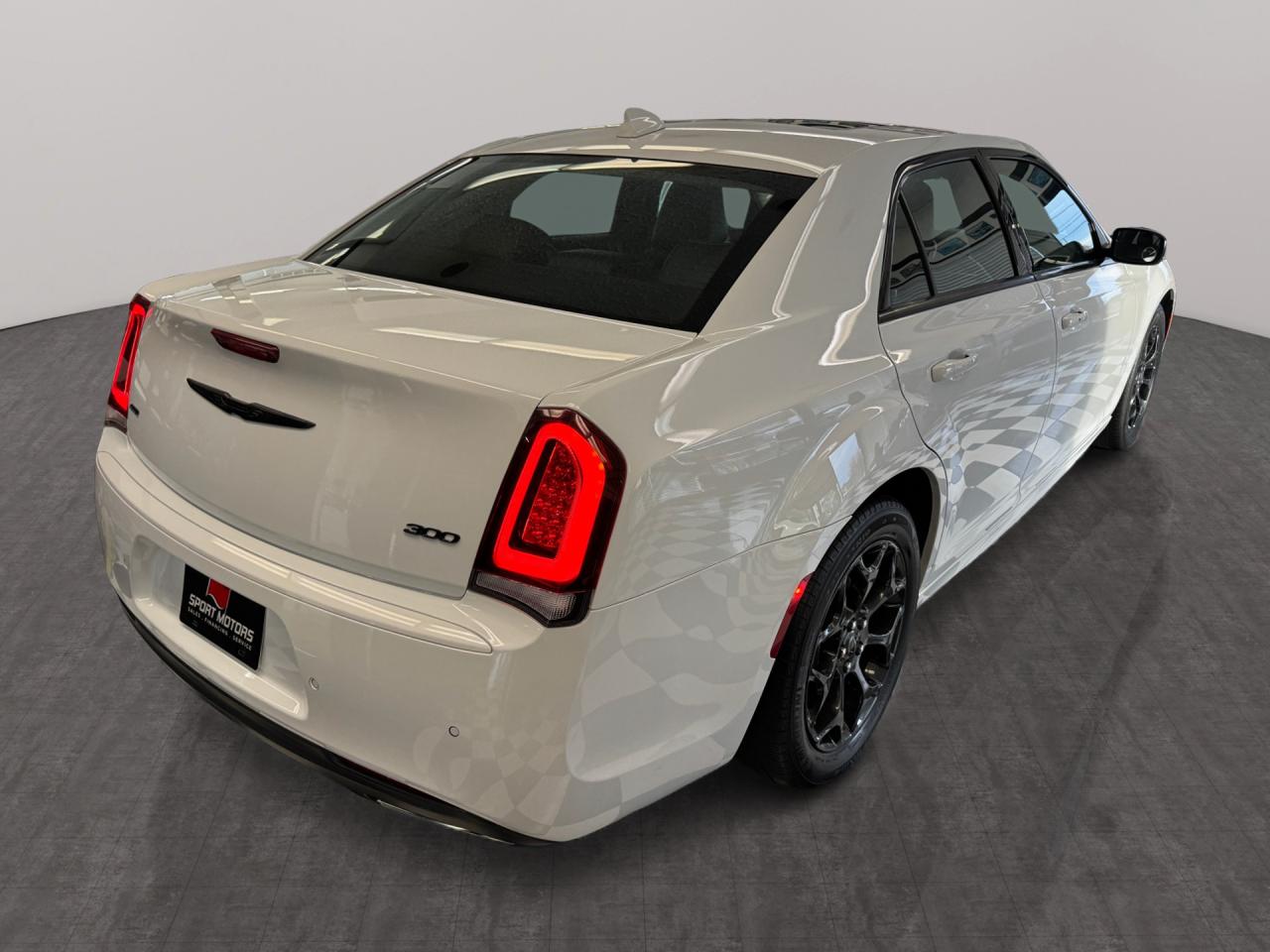 2023 Chrysler 300 300 Touring L AWD+Adaptive Cruise+Roof+Leather Photo10
