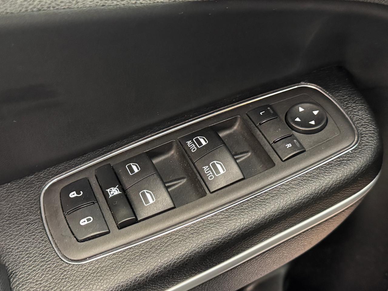 2023 Chrysler 300 300 Touring L AWD+Adaptive Cruise+Roof+Leather Photo123