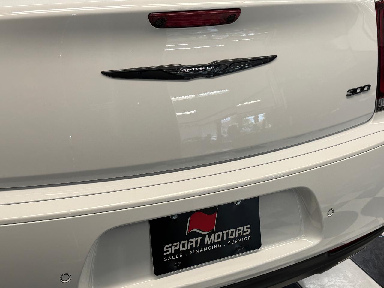 2023 Chrysler 300 300 Touring L AWD+Adaptive Cruise+Roof+Leather Photo