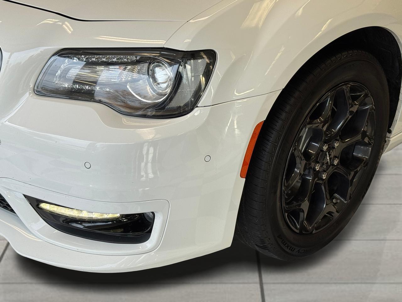 2023 Chrysler 300 300 Touring L AWD+Adaptive Cruise+Roof+Leather Photo