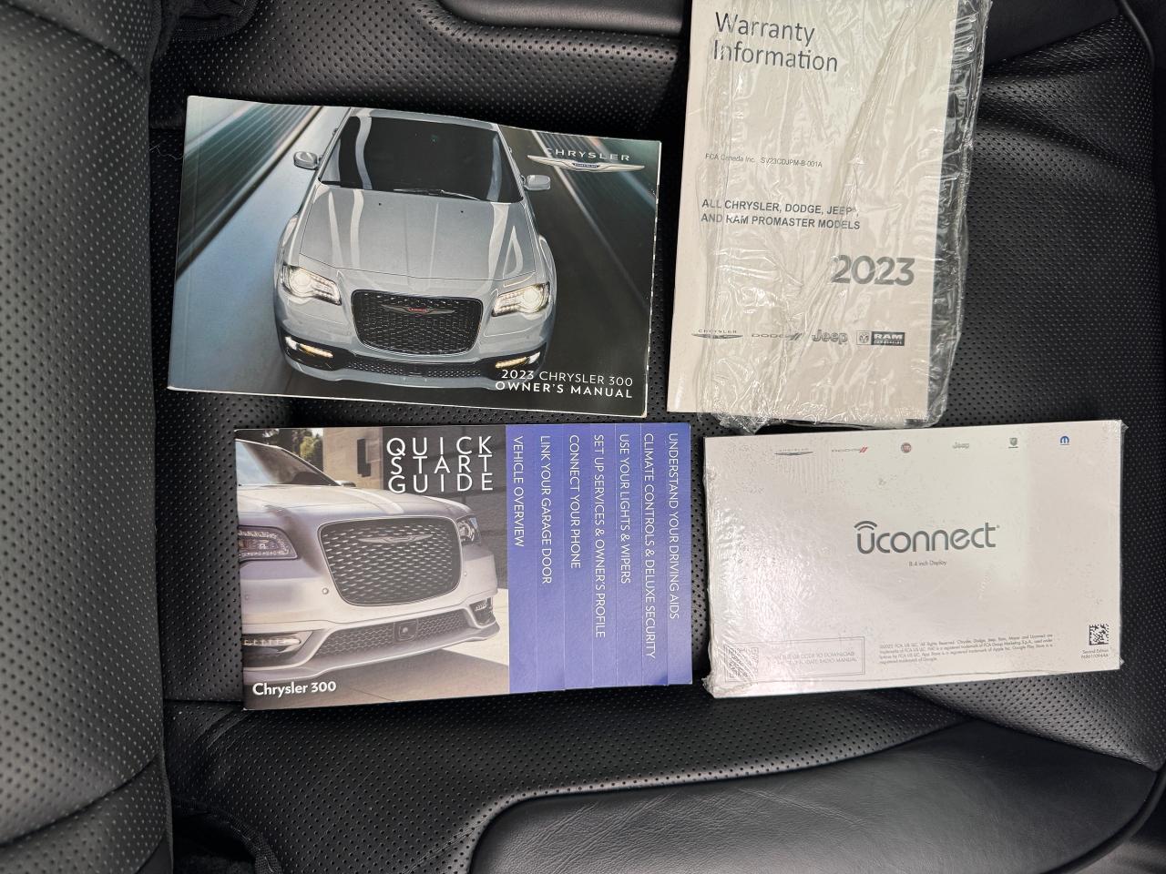2023 Chrysler 300 300 Touring L AWD+Adaptive Cruise+Roof+Leather Photo30