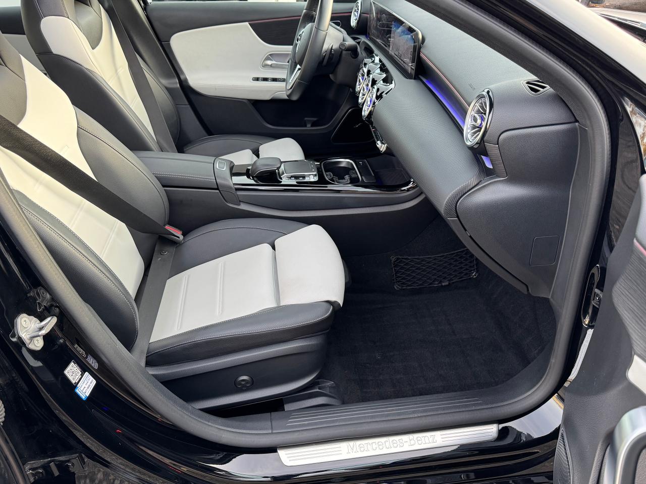 2019 Mercedes-Benz A-Class A 250 4MATIC+360 CAM+Roof+2 Tone+CLEAN CARFAX Photo23