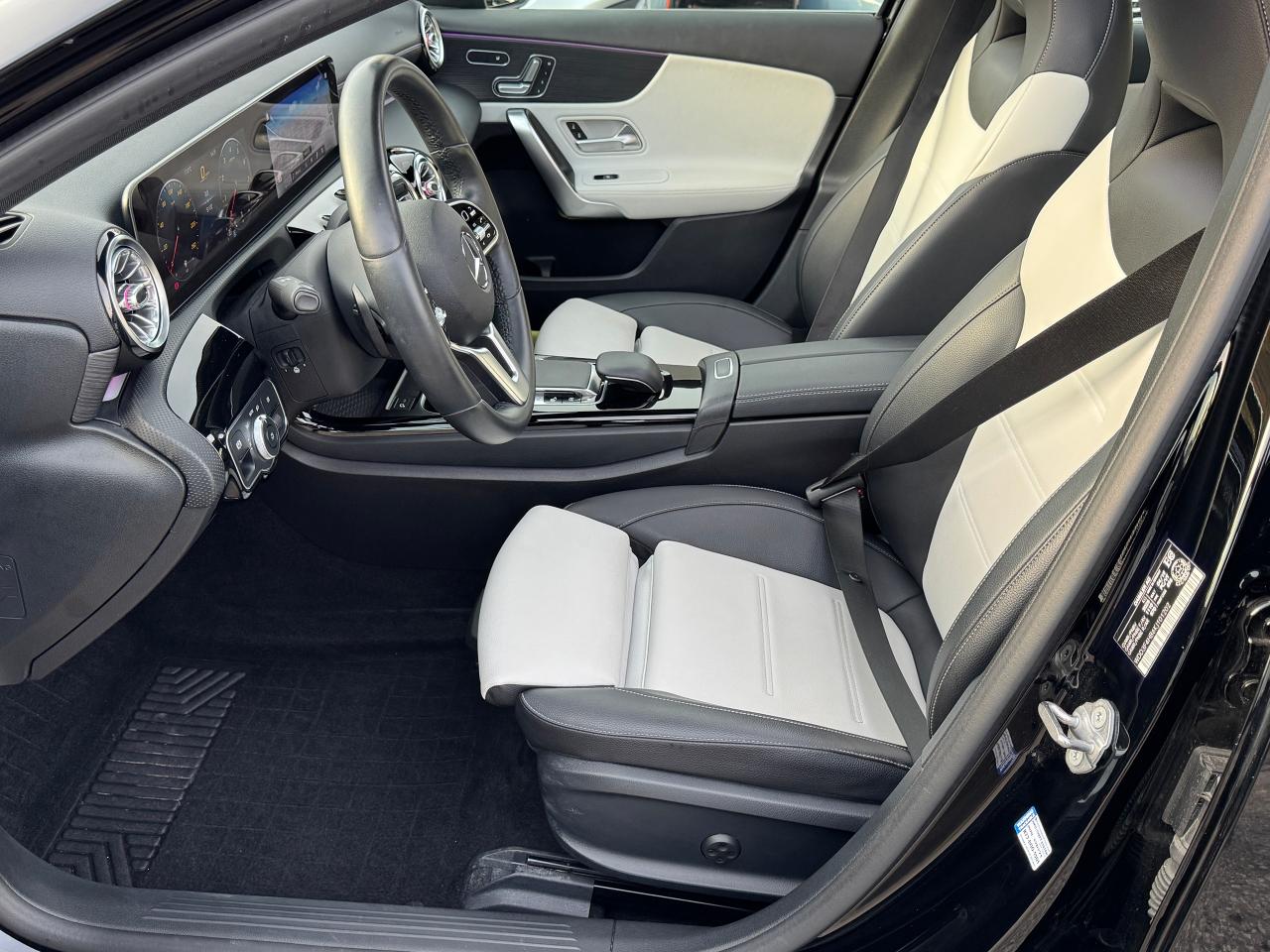 2019 Mercedes-Benz A-Class A 250 4MATIC+360 CAM+Roof+2 Tone+CLEAN CARFAX Photo20