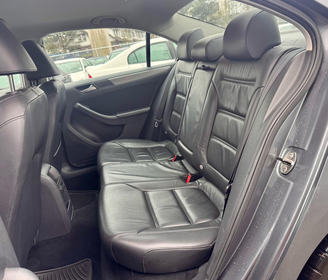 2014 Volkswagen Jetta Highline FINANCING AVAILABLE Photo15