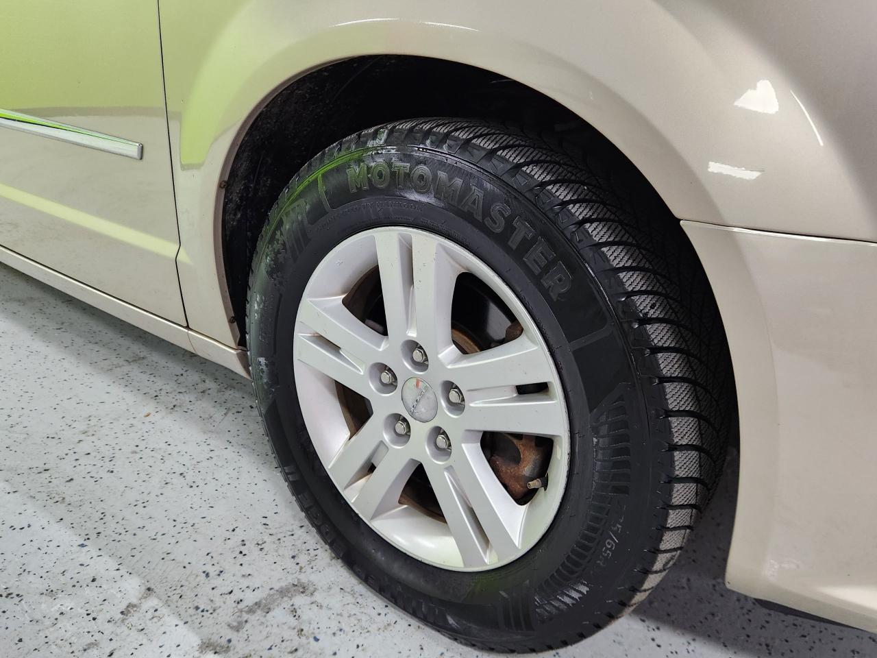 2016 Dodge Grand Caravan Crew Heated Seats, Heated Wheel Auto Start - Photo #6