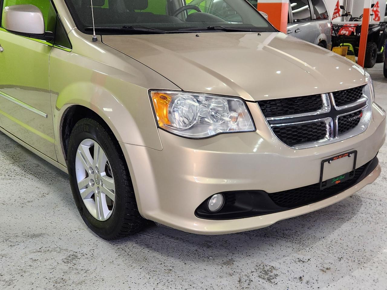 2016 Dodge Grand Caravan Crew Heated Seats, Heated Wheel Auto Start Photo3