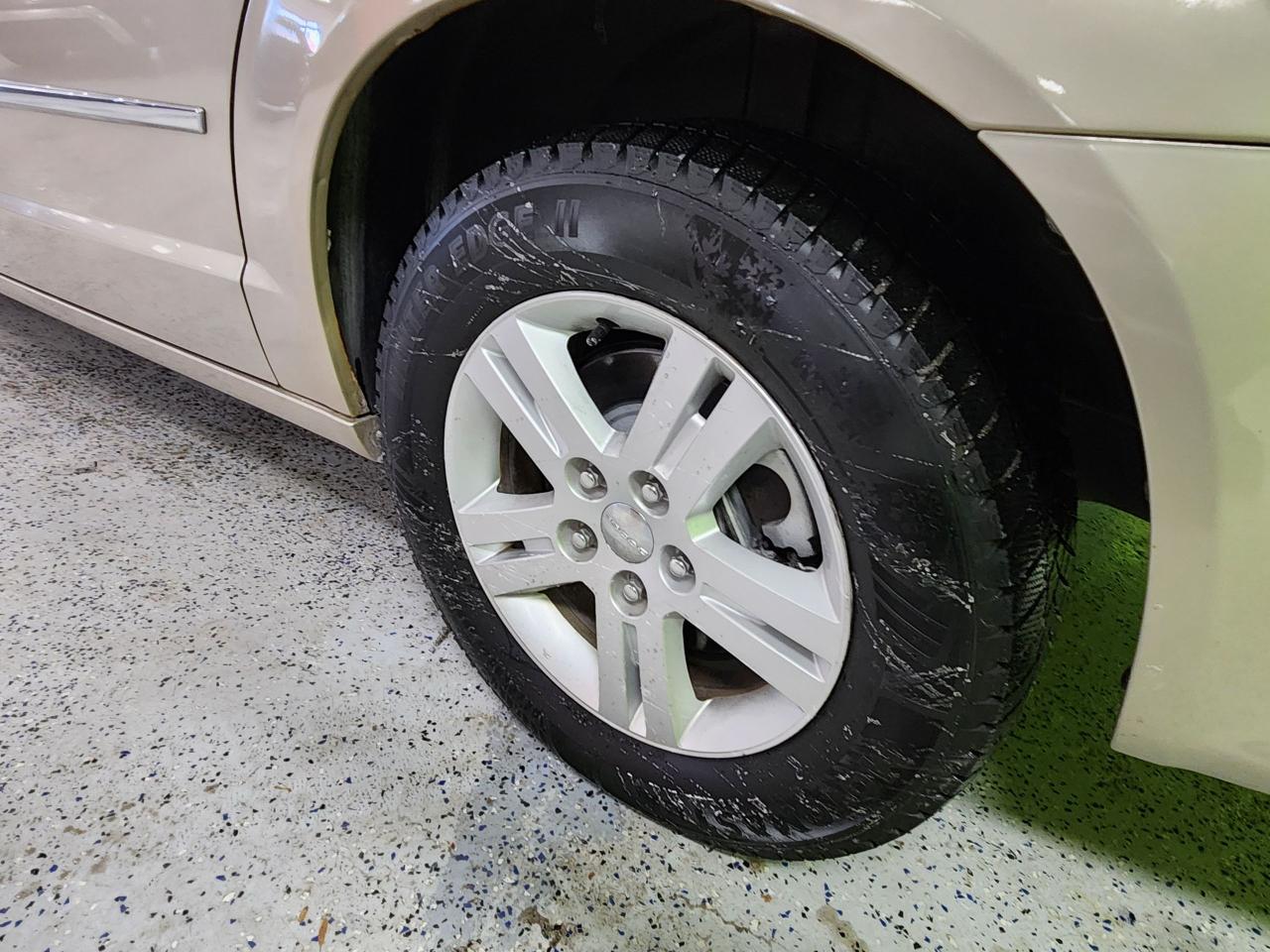 2016 Dodge Grand Caravan Crew Heated Seats, Heated Wheel Auto Start Photo