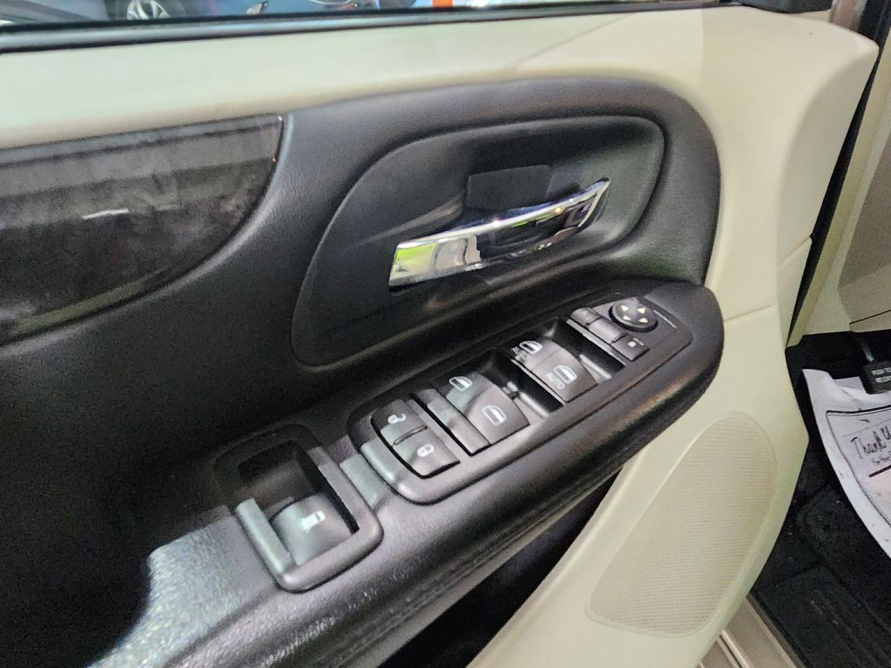 2016 Dodge Grand Caravan Crew Heated Seats, Heated Wheel Auto Start Photo