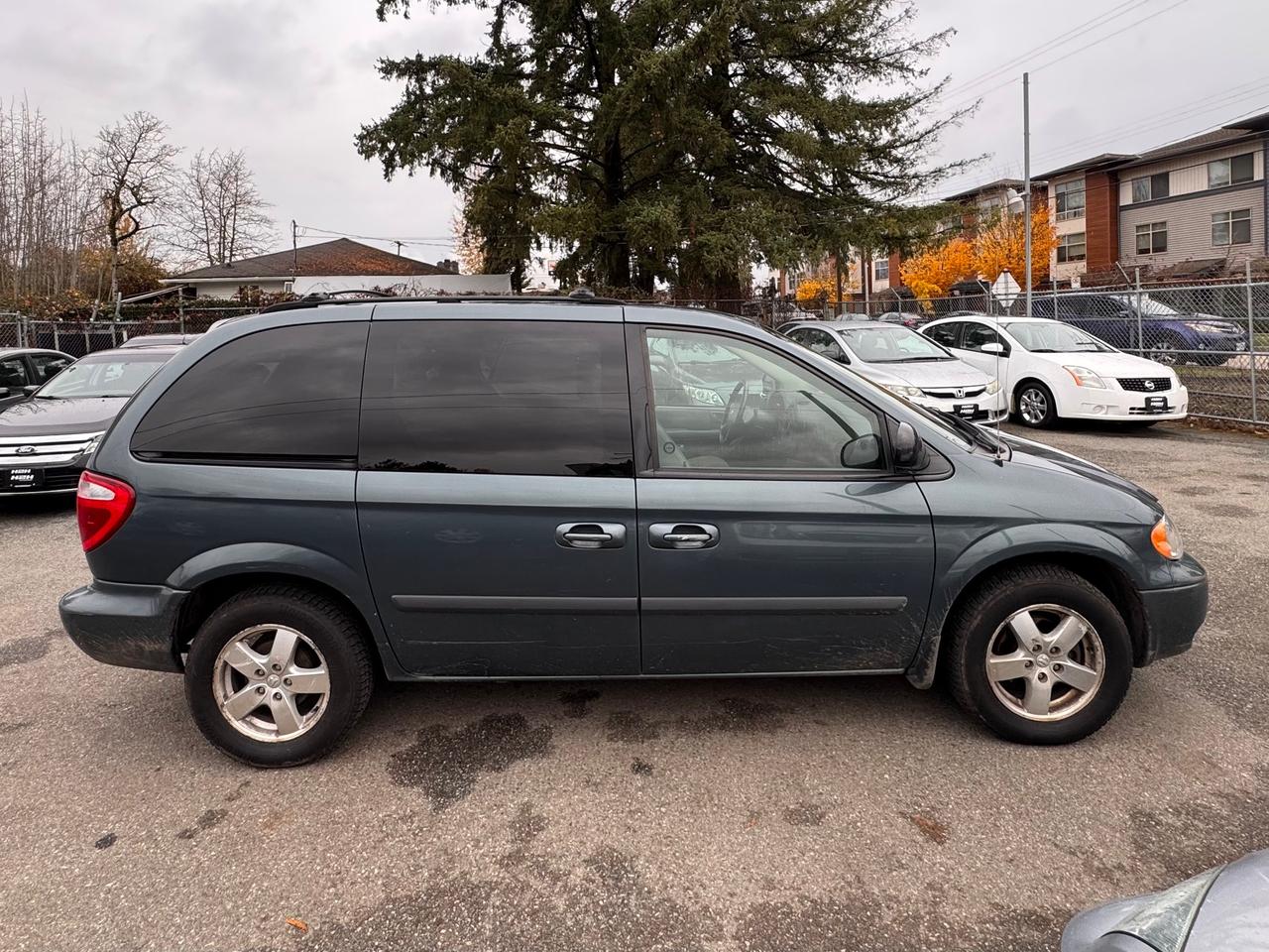 2007 Dodge Caravan SXT FINANCING AVAILABLE Photo4